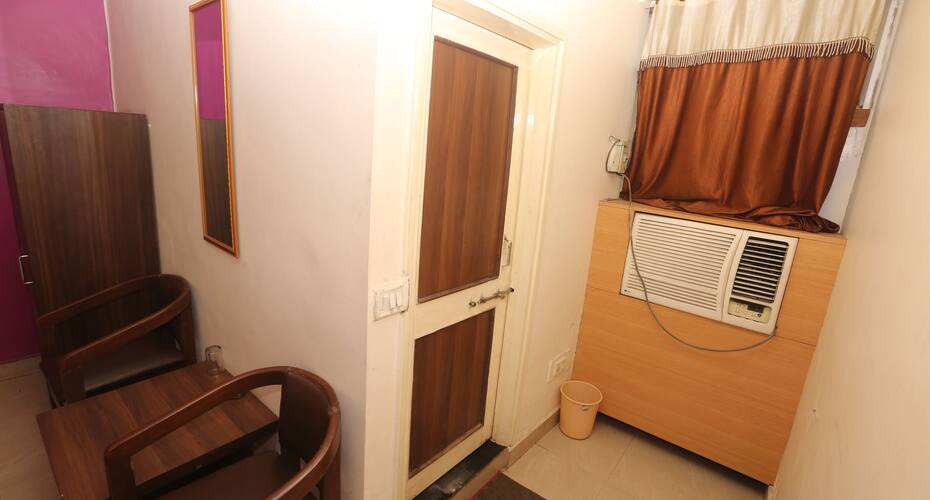 Sharda Shyam Lodge, Allahabad 3